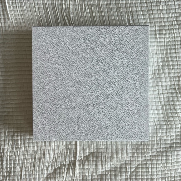 Dior Empty Box with magnetic closure and ribbon pull - Picture 2 of 6